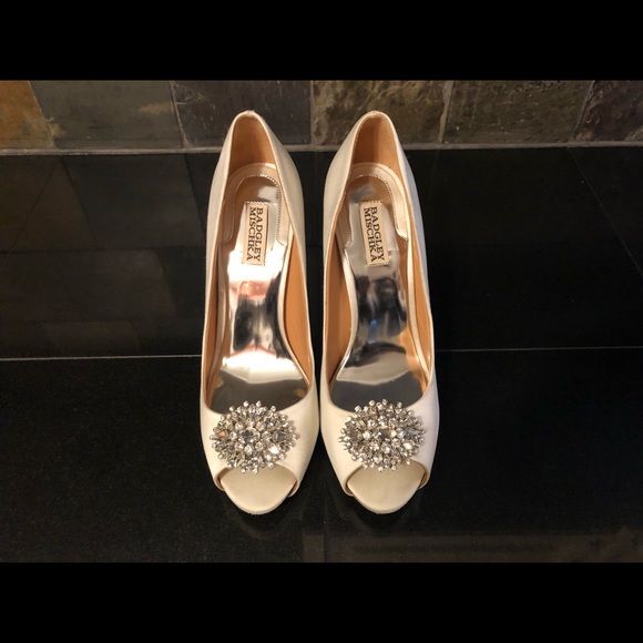 Badgley Mischka ivory satin rhinestone peep toes - Picture 11 of 12